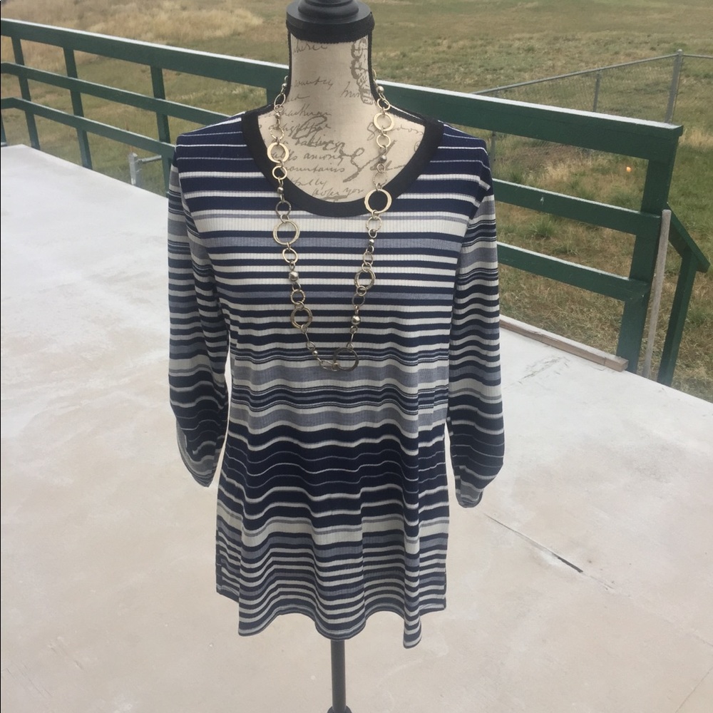 “❄️”5🌟’s x3 Navy & White Stripe Top - Picture 2 of 8